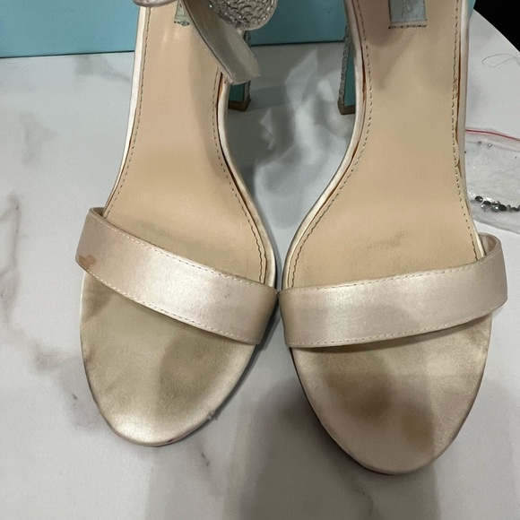 Besty Johnson Wedding Collection Rhinestone Pumps - Picture 4 of 5